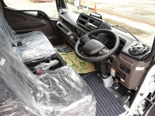 三菱 キャンター 2PG-FEB90(2WD)の写真4