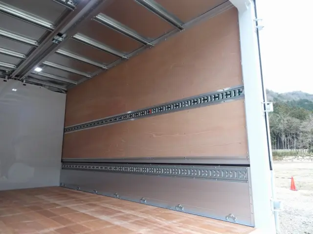 三菱 キャンター 2PG-FEB90(2WD)の写真12