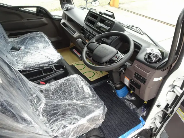 三菱 キャンター 2PG-FEB90(2WD)の写真4