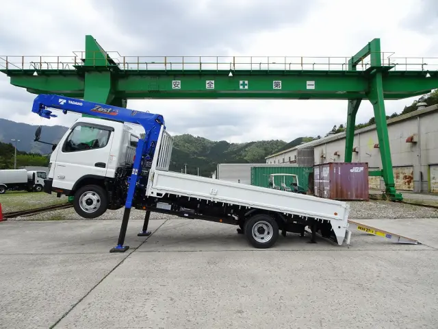 三菱 キャンター 2PG-FEB90(2WD)の写真7