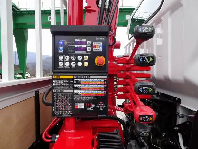 三菱 キャンター 2PG-FEB90(2WD)の写真18