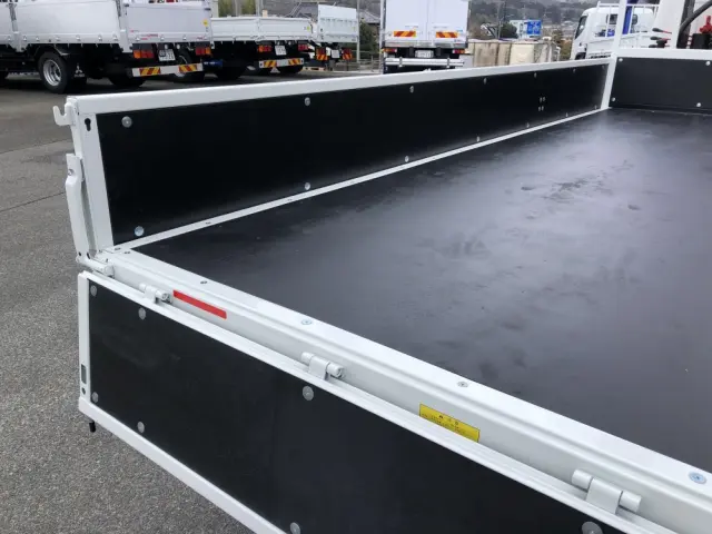 三菱 キャンター 2PG-FEB90(2WD)の写真24