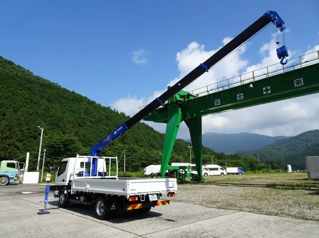 三菱 キャンター 2PG-FEB90(2WD)の写真6