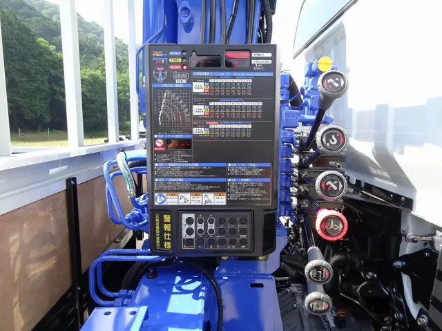 三菱 キャンター 2PG-FEB90(2WD)の写真18