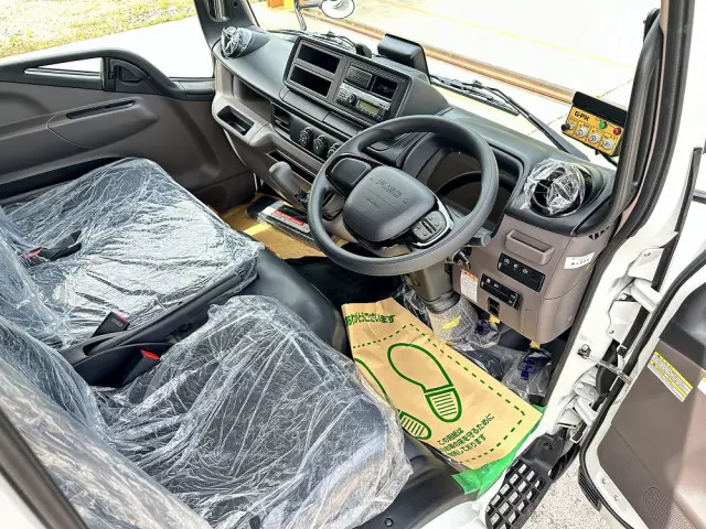 三菱 キャンター 2RG-FEAV0(2WD)の写真4