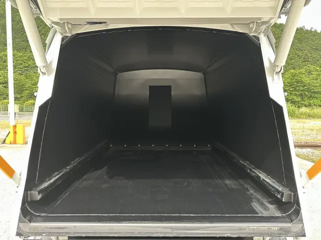 三菱 キャンター 2RG-FEAV0(2WD)の写真8