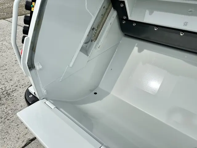 三菱 キャンター 2RG-FEAV0(2WD)の写真13