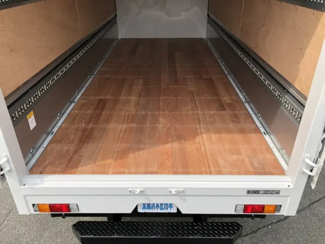 三菱 キャンター 2PG-FEB90(2WD)の写真14