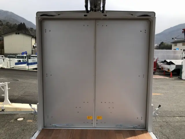 三菱 キャンター 2PG-FEB90(2WD)の写真16