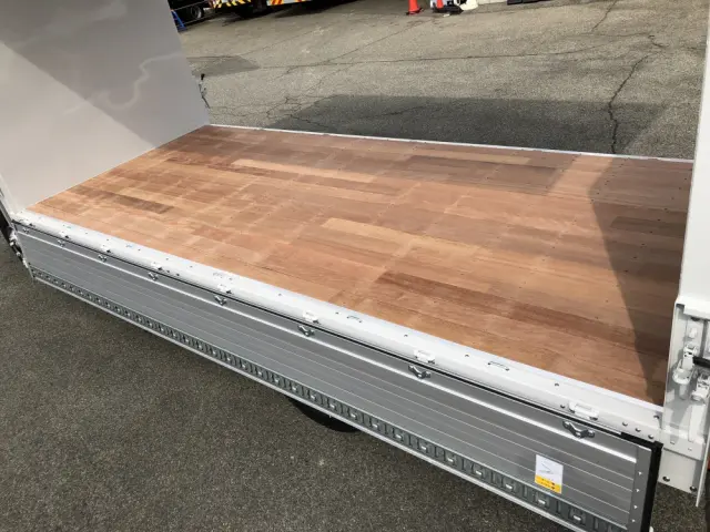 三菱 キャンター 2PG-FEB90(2WD)の写真17