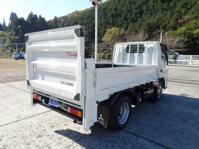 三菱 キャンター 2RG-FBAV0(2WD)の写真2