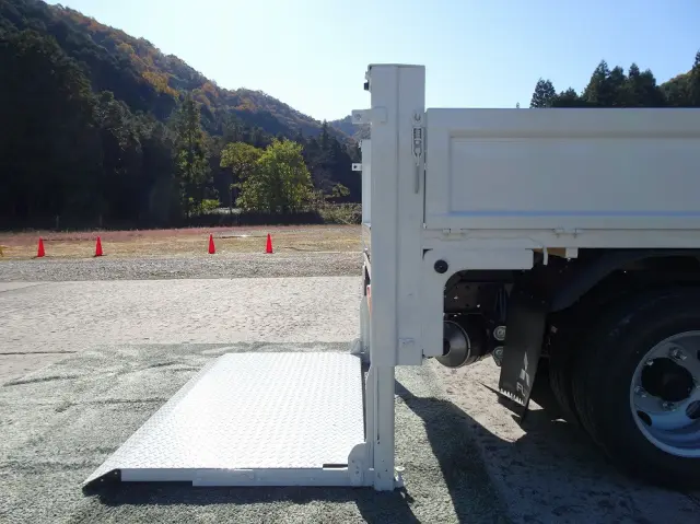 三菱 キャンター 2RG-FBAV0(2WD)の写真14