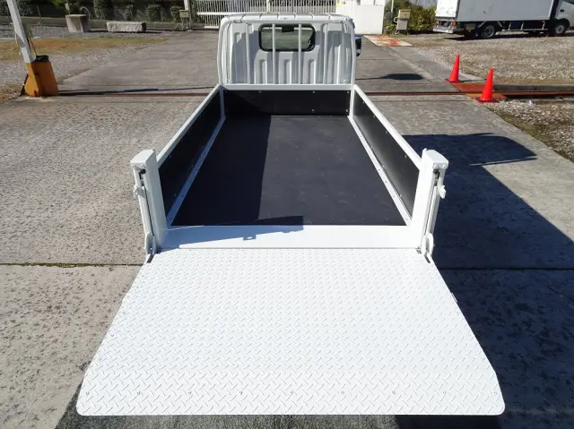 三菱 キャンター 2RG-FBAV0(2WD)の写真17