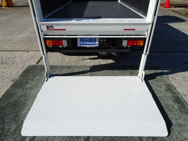 三菱 キャンター 2RG-FBAV0(2WD)の写真18