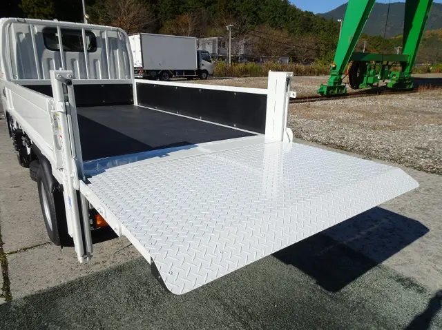 三菱 キャンター 2RG-FBAV0(2WD)の写真19