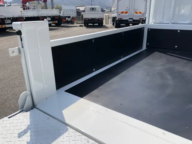 三菱 キャンター 2RG-FBA20(2WD)の写真15