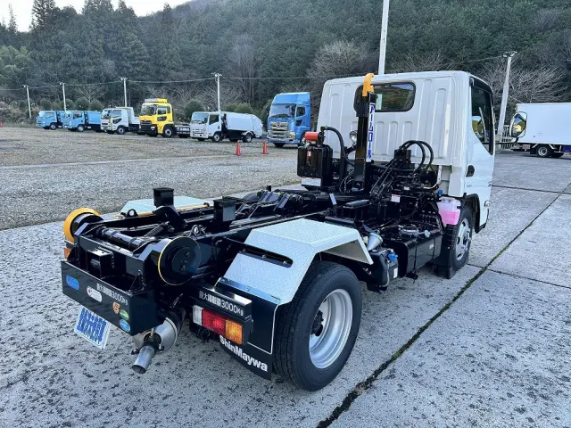 三菱 キャンター 2RG-FBAV0(2WD)の写真2