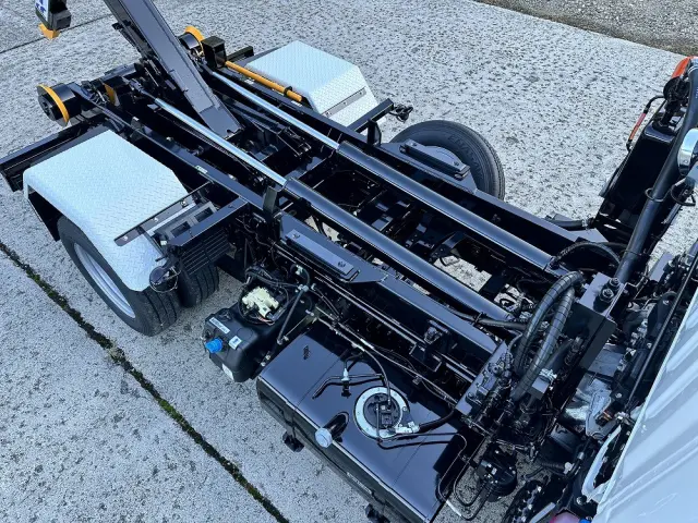 三菱 キャンター 2RG-FBAV0(2WD)の写真11