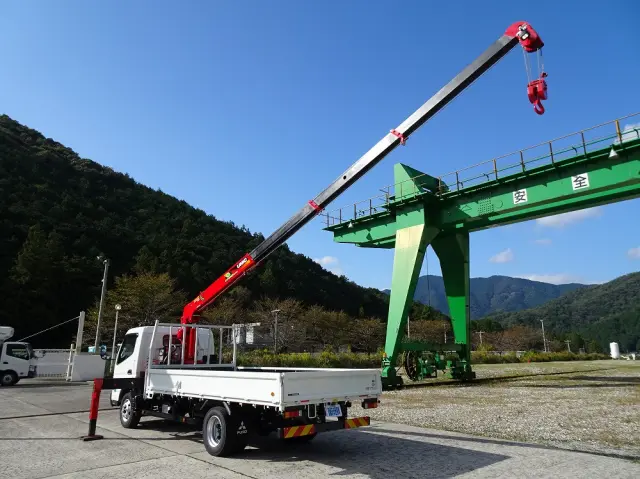 三菱 キャンター 2PG-FEB90(2WD)の写真6