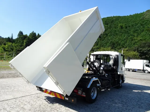 いすゞ フォワード 2RG-FRR90S4(2WD)の写真2