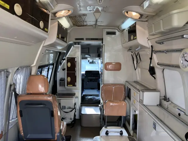 トヨタ ハイエース CBF-TRH226S(4WD)の写真16