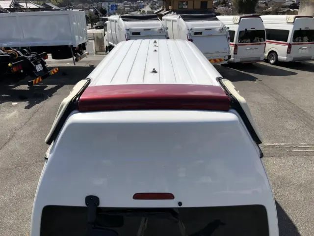 トヨタ ハイエース CBF-TRH226S(4WD)の写真24