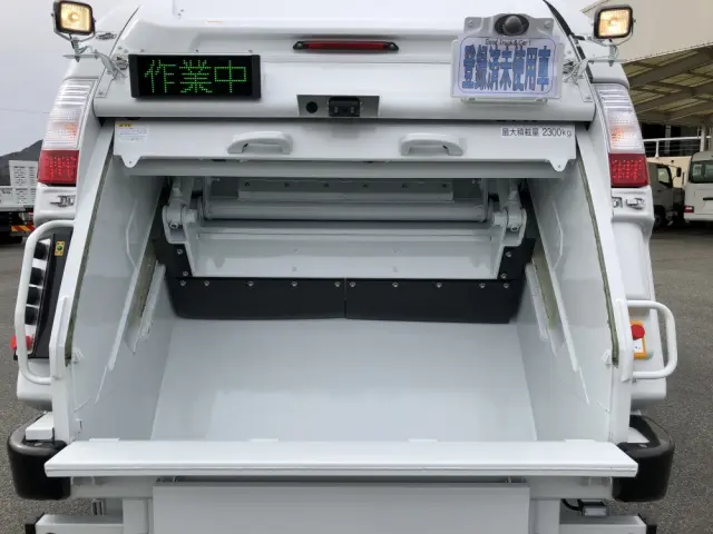 三菱 キャンター 2RG-FEAV0(2WD)の写真12