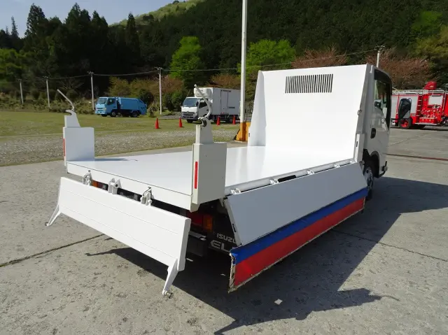 いすゞ エルフ 2RG-NJR88AT(2WD)の写真2