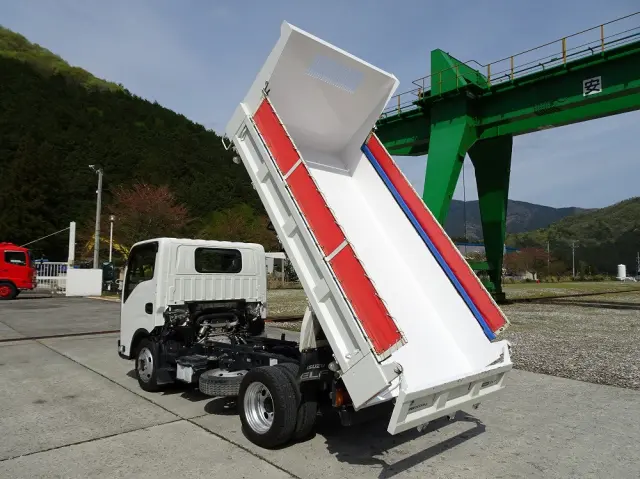 いすゞ エルフ 2RG-NJR88AT(2WD)の写真6