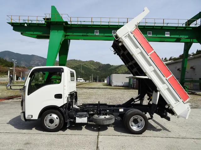 いすゞ エルフ 2RG-NJR88AT(2WD)の写真7