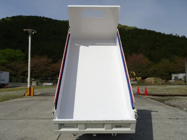 いすゞ エルフ 2RG-NJR88AT(2WD)の写真8