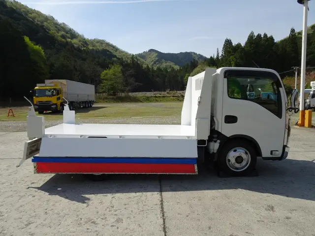 いすゞ エルフ 2RG-NJR88AT(2WD)の写真23