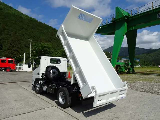 三菱 キャンター 2RG-FDA60(4WD)の写真6