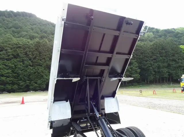 三菱 キャンター 2RG-FDA60(4WD)の写真13