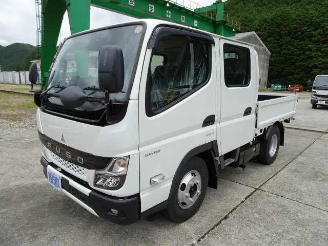 三菱 キャンター 2TG-FDA00(4WD)の写真1