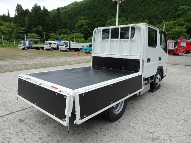 三菱 キャンター 2TG-FDA00(4WD)の写真2