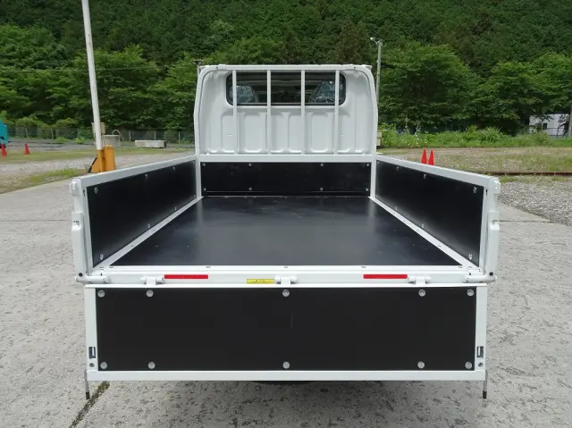 三菱 キャンター 2TG-FDA00(4WD)の写真8