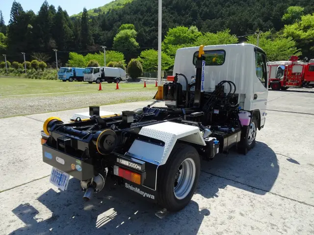 三菱 キャンター 2RG-FBAV0(2WD)の写真2