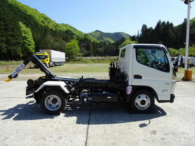 三菱 キャンター 2RG-FBAV0(2WD)の写真7