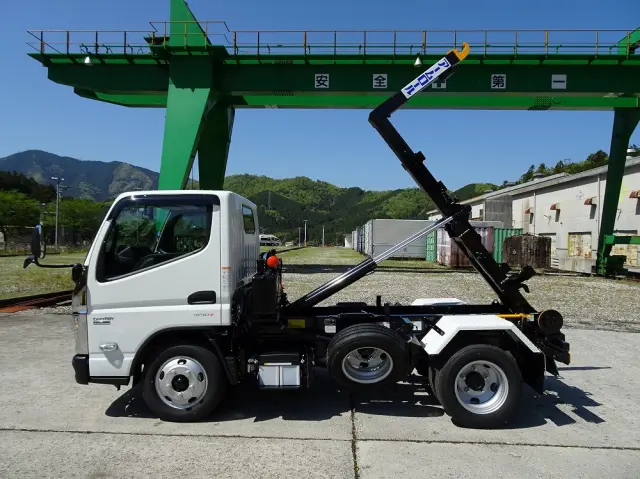 三菱 キャンター 2RG-FBAV0(2WD)の写真8