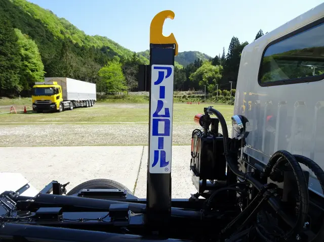 三菱 キャンター 2RG-FBAV0(2WD)の写真15
