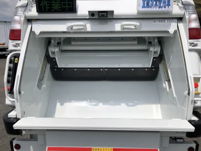 三菱 キャンター 2RG-FEAV0(2WD)の写真12