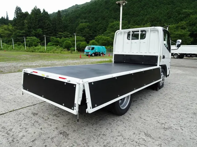 三菱 キャンター 2RG-FBAV0(2WD)の写真2