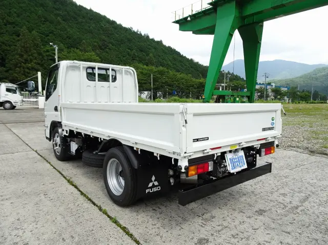 三菱 キャンター 2RG-FBAV0(2WD)の写真6