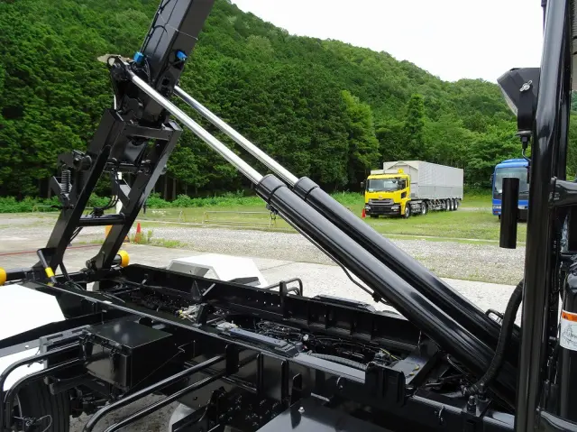 三菱 ファイター 2KG-FK62F(2WD)の写真13