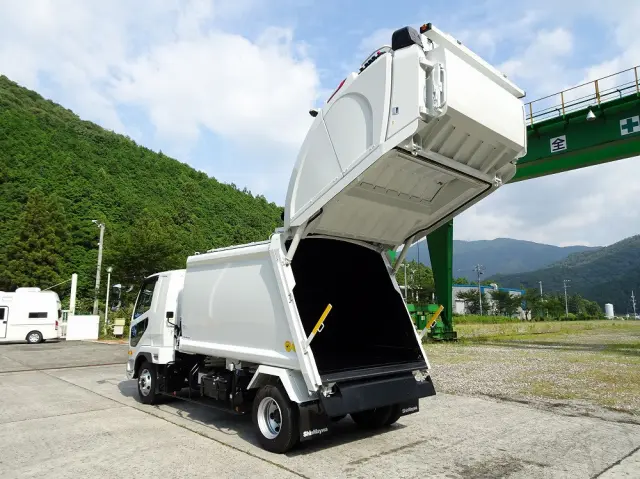 三菱 ファイター 2KG-FK62F(2WD)の写真6