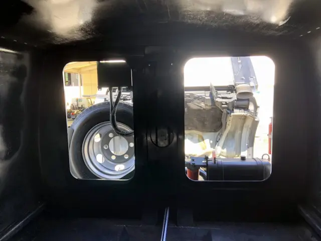 いすゞ エルフ BDG-NPR85AN(2WD)の写真19