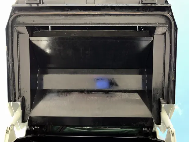 いすゞ エルフ BDG-NPR85AN(2WD)の写真24