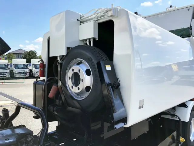 いすゞ エルフ BDG-NPR85AN(2WD)の写真26