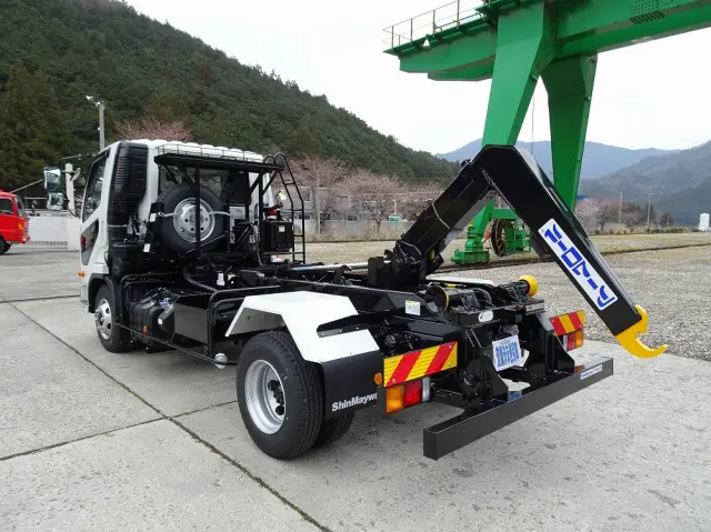 三菱 ファイター 2KG-FK72F(2WD)の写真6